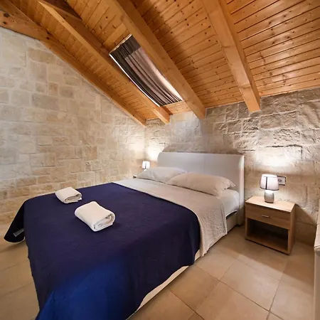 Authentic Stone House, 자다르