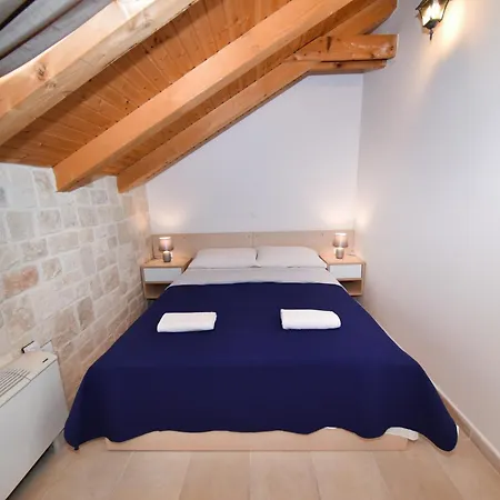 펜션 Authentic Stone House,