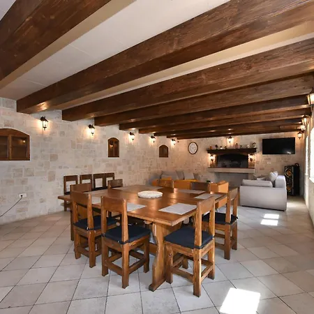 Authentic Stone House, 펜션