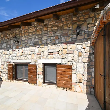 Authentic Stone House, 펜션