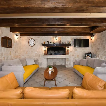 펜션 Authentic Stone House,