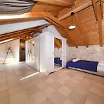 Authentic Stone House, Будинок відпочинку *