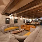 Будинок відпочинку Authentic Stone House,