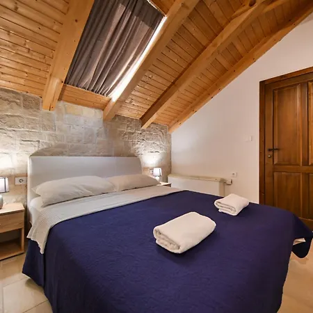 Authentic Stone House, Casa de Férias Zadar
