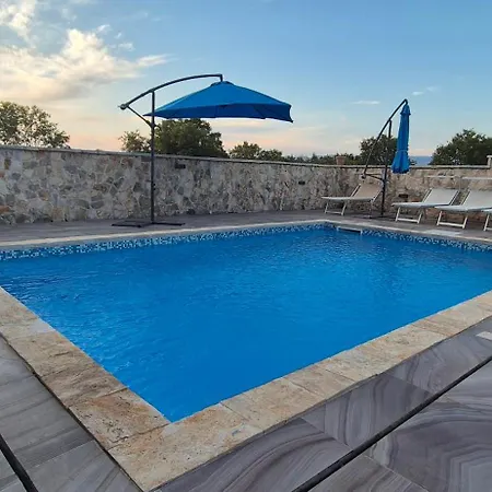 Authentic Stone House, Casa de Férias *